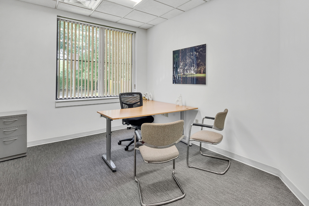 Window Office with desk and 3 chairs