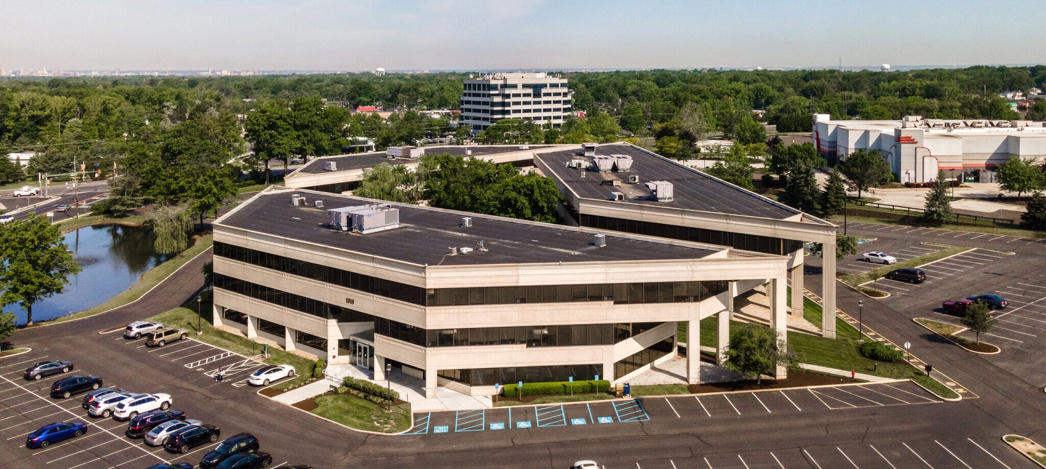 Commerce Center building image