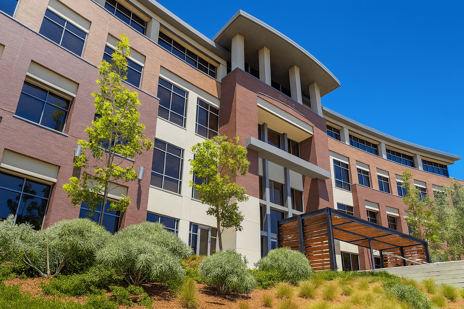 Del Mar High Bluff building exterior
